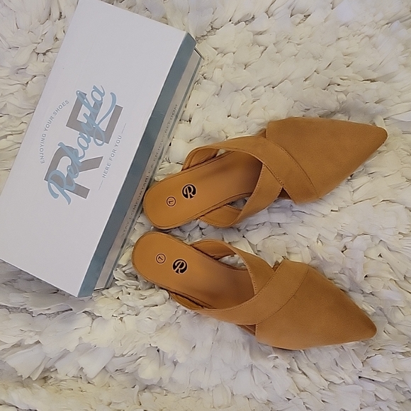 Rekayla tan mules closed pointed toe backless loafer flats flannel 7 New… - Picture 1 of 11